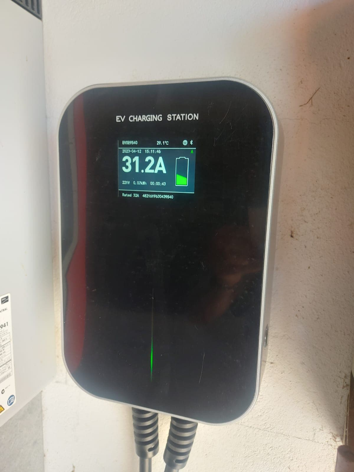 Wallbox charging at 31.2 A in a home garage