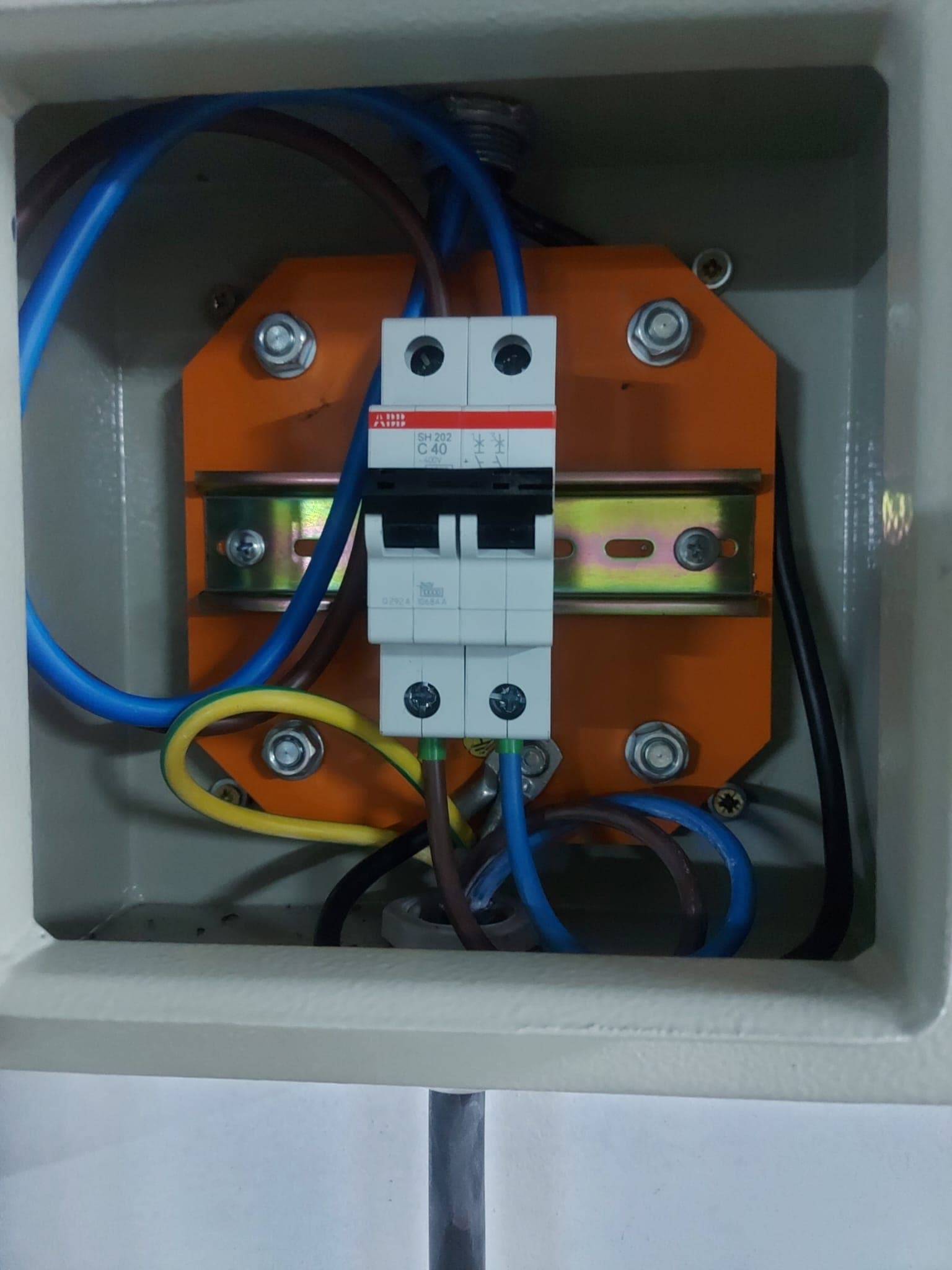 The wallbox dedicated panel with a 40 A ABB circuit breaker